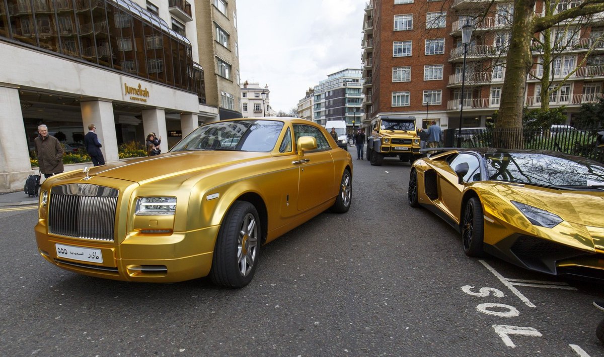 Sauditų auksiniai automobiliai Londone