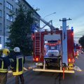 Gaisras Vilniuje: gelbėtojai iš buto išnešė nukentėjusią moterį