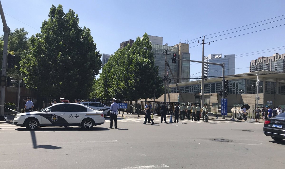 Pekine prie JAV ambasados nugriaudėjo sprogimas