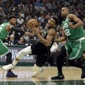 Prie istorinio pasiekimo artėjantys „Bucks“ vieno taško skirtumu palaužė „Celtics“