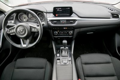 "Mazda6" interjeras