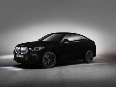 BMW Frankfurto parodoje parodys išskirtines spalvas, modelius ir ateities viziją