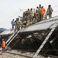 Indijoje nuo bėgių nuriedėjus traukiniui žuvo mažiausiai 65 žmonės