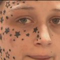 Belgijos paauglė sako, kad jai patinka žvaigždėmis ištatuiruotas veidas