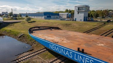 Į Nemuną nuleista didžiausia vidaus laivybos barža Baltijos šalyse