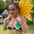 Su Jamaikos vėliavos bikiniu nusifotografavusi Adele sulaukė ne tik komplimentų, bet ir aršios kritikos