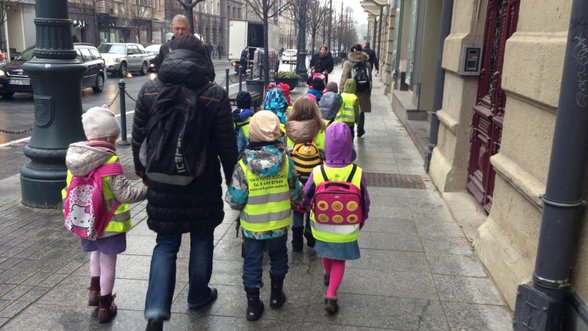 Išbarė tėvus: savo vaikus gatvėje ragina daryti tai, ko patys vengia
