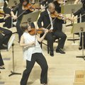 Pasaulinė smuiko žvaigždė Leila Josefowicz koncertuos Lietuvoje