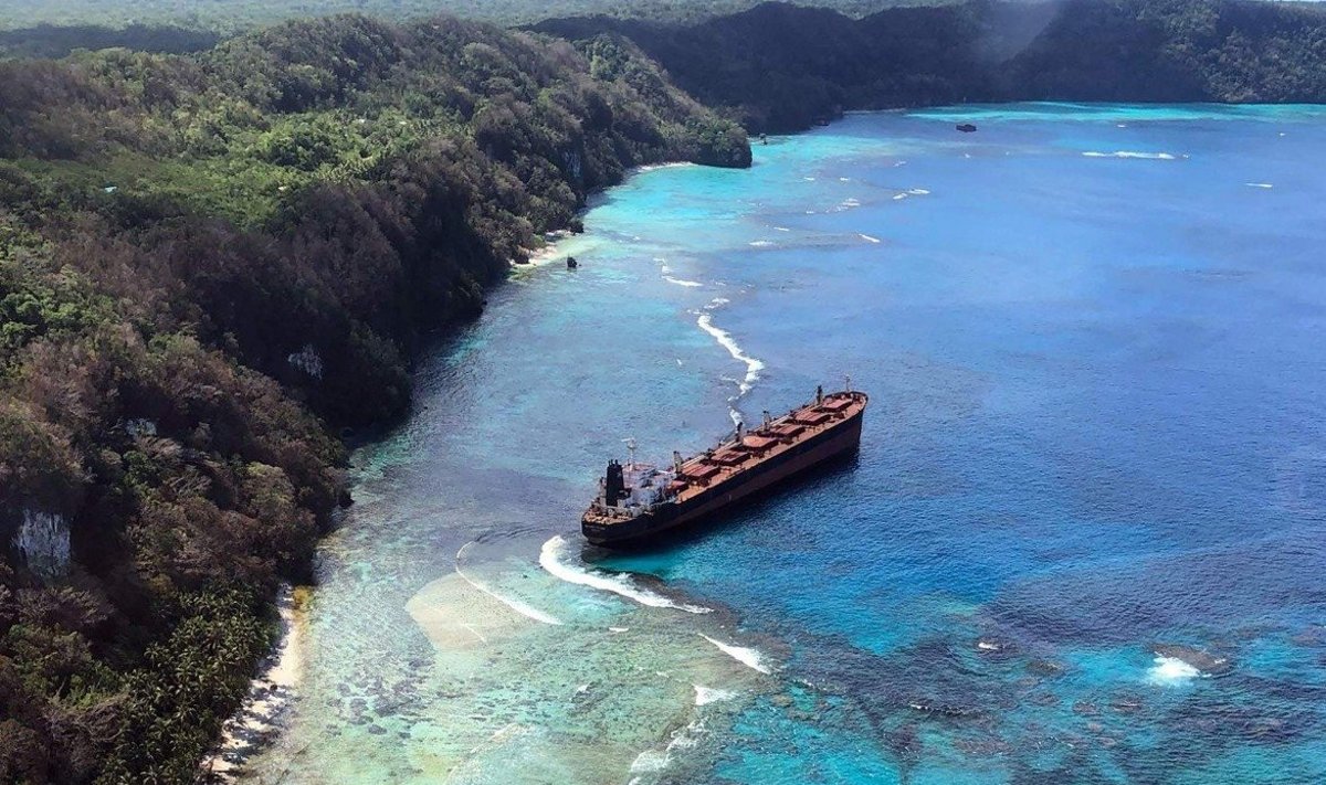 Prie Solomono salų ant seklumos užplaukė tanklaivis