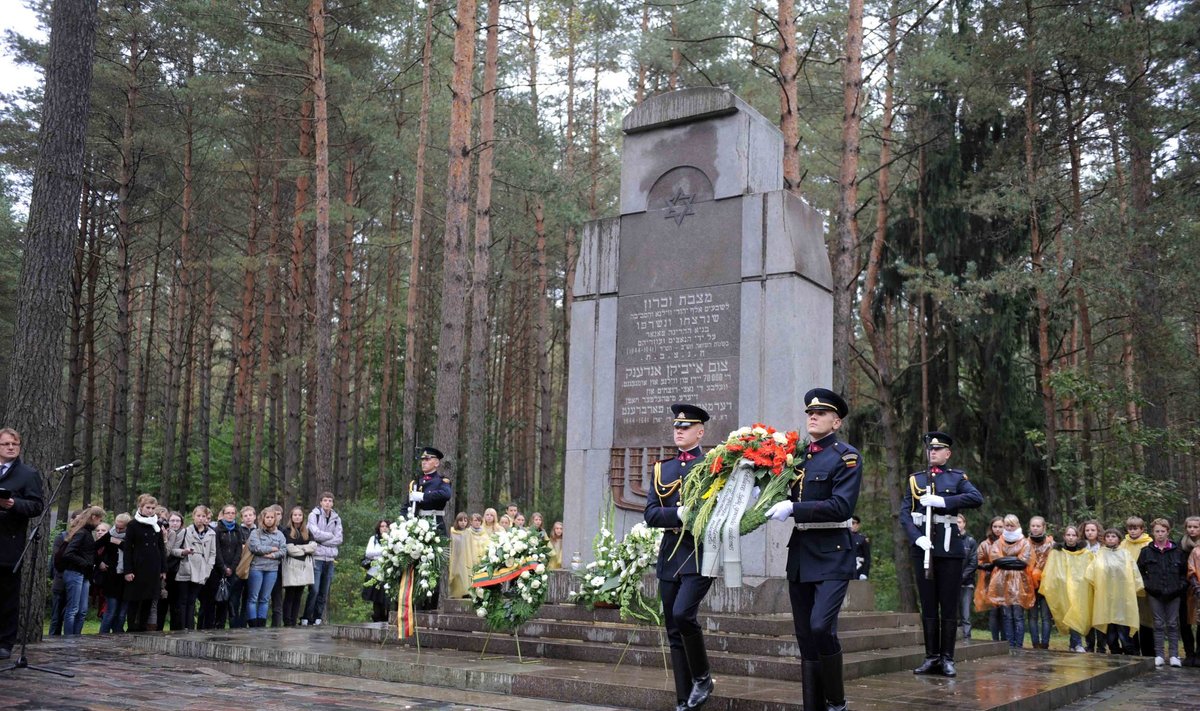 Panerių memoriale Vilniuje vyko Lietuvos žydų genocido aukų atminimo pagerbimo ceremonija