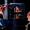 Favoritu laikomas šveicaras „Eurovizijos“ gerbėjams surengė nepamirštamą šou: scenoje – akrobatiniai judesiai