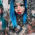 Tatuiruočių manijos nesustabdė net laikinas apakimas: „instagramerė“ parodė, kaip atrodė prieš drastiškus pokyčius