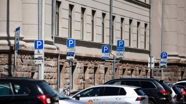 Klaipėdoje ir Trakuose nebeveiks programėlė m.Parking : už automobilių stovėjimą teks atsiskaityti kitaip