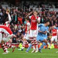 „Man City“ išplėšė pergalę prieš pirmavusį, bet dešimtiese likusį „Arsenal“
