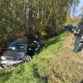 Vilniaus rajone susidūrė trys automobiliai, nuo smūgio vienam jų išlūžo ratai