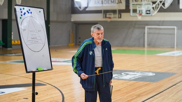 Krepšinio specialistams paskaitą vedė legendinis treneris Kosauskas
