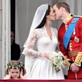 10 įdomių detalių, kurių nežinojote apie Kate Middleton vestuvinę suknelę