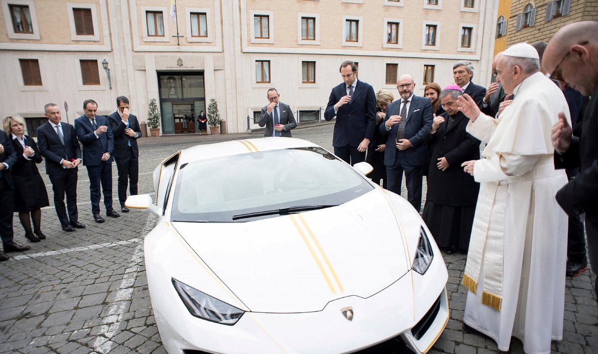 Popiežiaus Pranciškaus "Lamborghini Huracan"