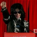 Los Andžele mirė popmuzikos karaliumi tituluojamas Michaelas Jacksonas