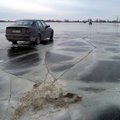 Policija perspėja, kas laukia norinčių pasivažinėti ant ledo