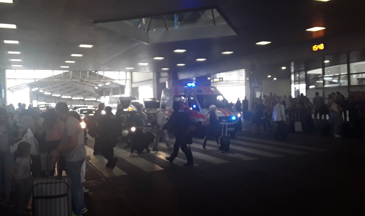 Evakuojamas Vilniaus oro uostas / Skaitytojo Mindaugo nuotr.