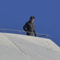 62-jų bebaimis J. Chanas užsikorė ant Sidnėjaus Operos teatro stogo
