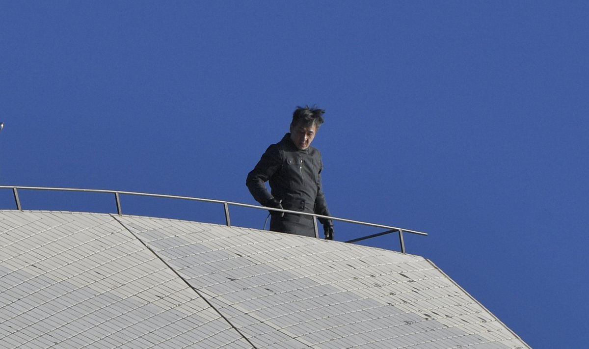 Jackie Chan ant Sidnėjaus operos stogo