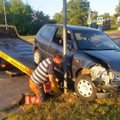 Vilniuje „VW Polo“ sudaužiusi kompanija išsibėgiojo kaip triušiai