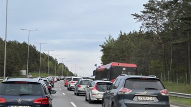 Vairuotojai praneša apie prie Vilniaus besiformuojančias spūstis