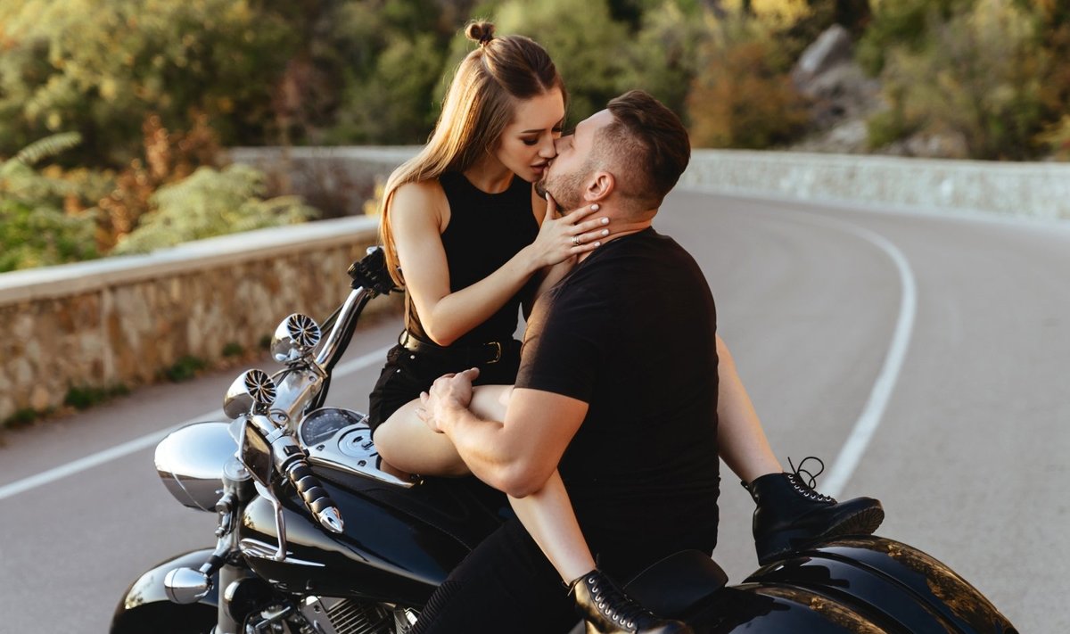 Poros pomėgiai sutapo, jie net kartu važinėjosi motociklu.