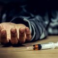 Abstinencijos narkomanas neištvėrė: iš gydymo įstaigos paspruko su pavogtu metadonu