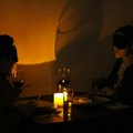 Vakarienė aklinoje tamsoje – ne tik skonio receptoriams pažadinti