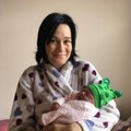 Naujametinis stebuklas Mykolajivo srityje – akušerė kūdikiui gimti padėjo per „Skype“