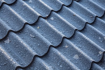 Plieninėms stogų dangoms neribojamas šalčio ciklų skaičius, t.y. jos yra itin atsparios ir dideliems šalčiams, ir vasaros saulės kaitrai, netrūkinėja ir nepraranda sandarumo susidarius ledui. "Ruukki Products" AS archyvo medžiaga.