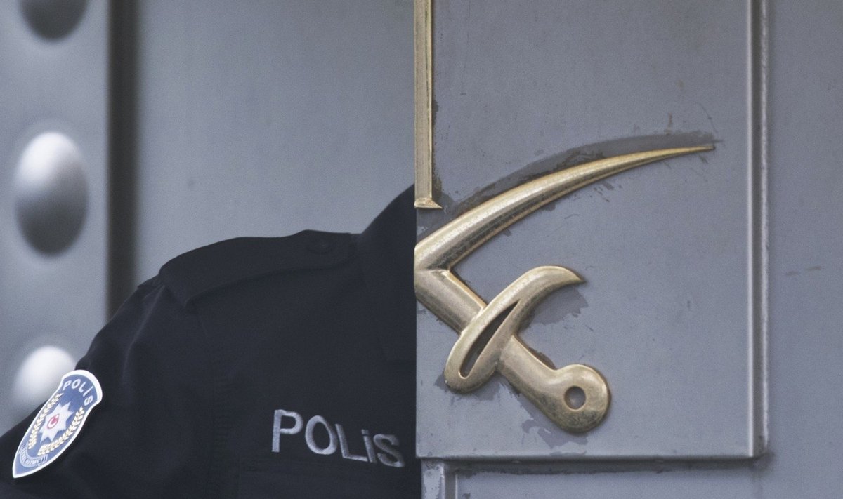 Turkijos pareigūnas apžiūri Saudo Arabijos konsulatą Stambule