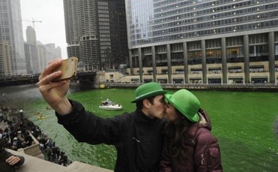 Čikagos upė, nudažyta žaliai