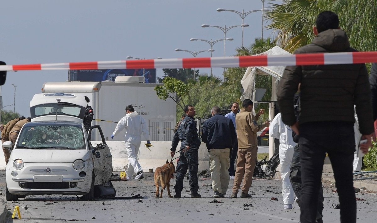 Už ataką prieš JAV ambasadą Tunise atsakingi du mirtininkai sprogdintojai