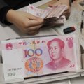 Sprendimas devalvuoti Kinijos juanį pasaulio akcijų rinkas nudažė raudonai
