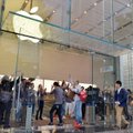 Lithuanian snatches first iPhone 6s in New York