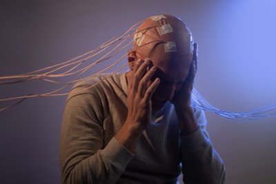 Su smegenų implantu žmonės susitapatina, rodo mokslininkų nagrinėti atvejai