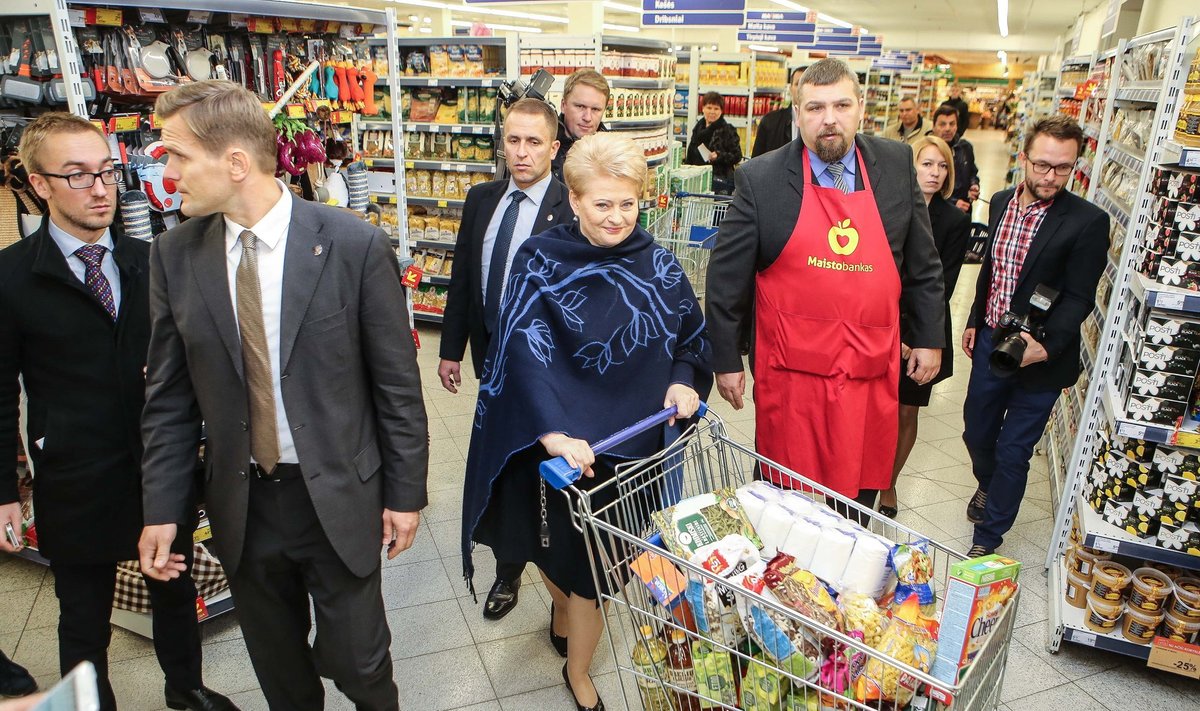 Dalia Grybauskaitė dalyvauja "Maisto banko" akcijoje