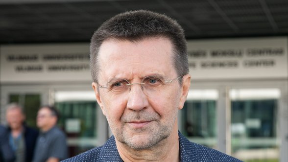 Vilnius University marks the Nobel Prize week by granting prof. V. Šikšnys a solid grant