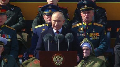 Į paradą Maskvoje su Putinu atvyko kelių šalių lyderiai