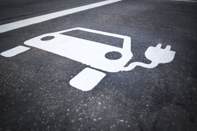 Apie elektromobilius sklando daug mitų