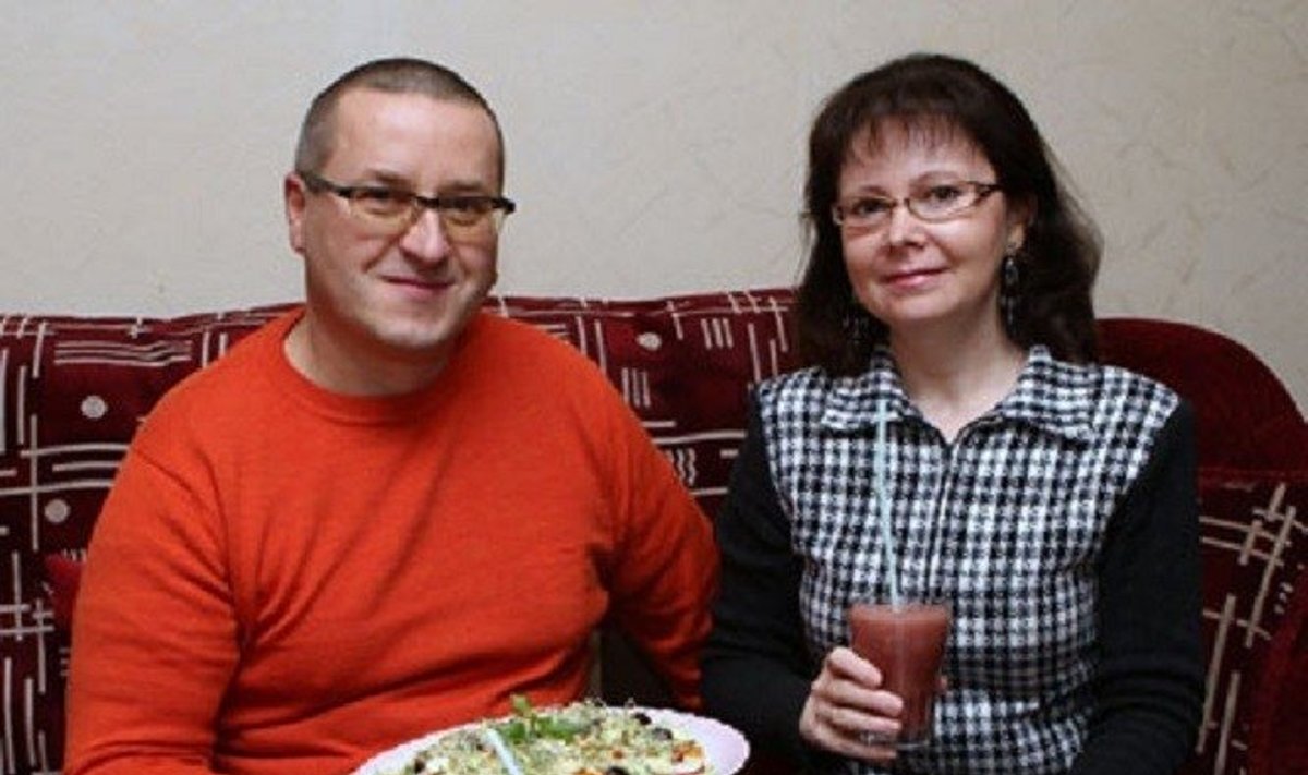 Al­ma ir Sta­sys Barš­če­vi­čiai prie veganiškų patiekalų stalo