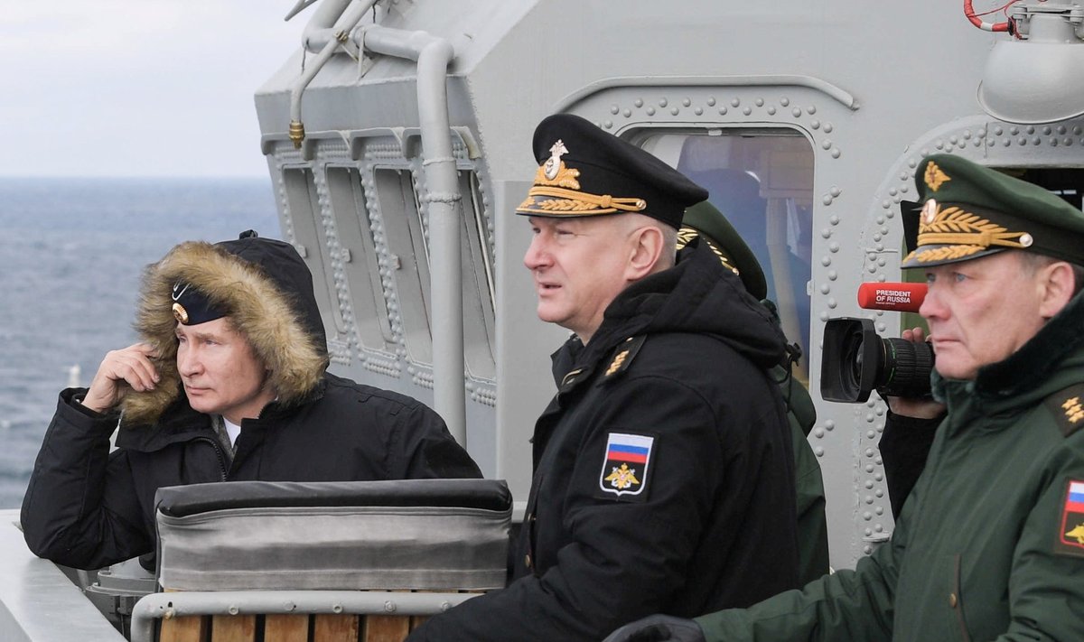 Vladimiras Putinas, Aleksandras Dvornikovas (kairėje)