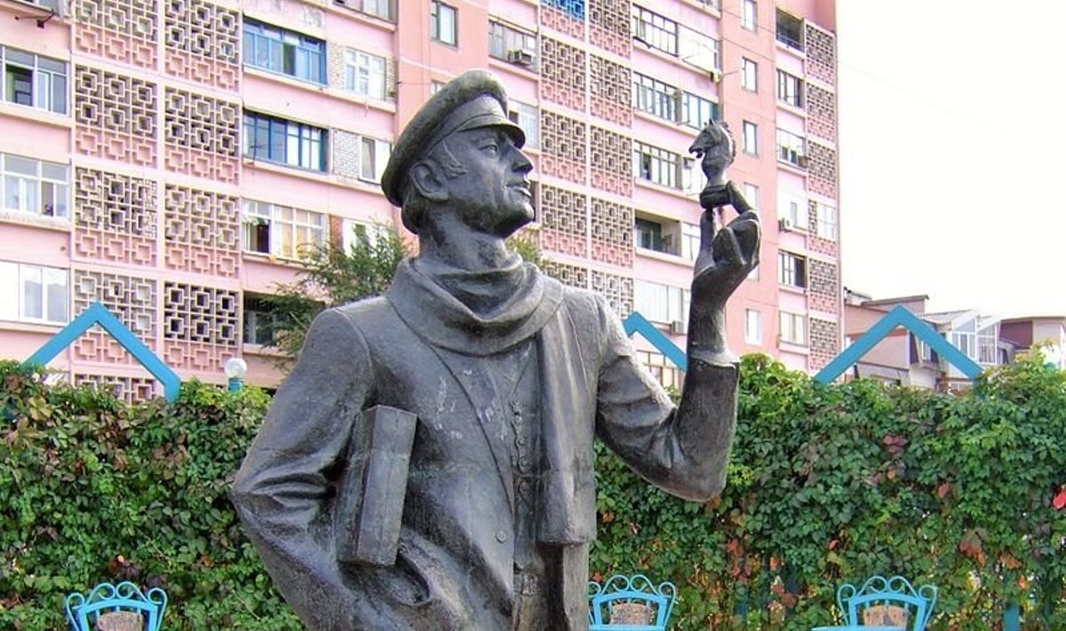 Paminklas Ostapui Benderiui Elistos mieste (Rusija)
