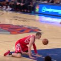 Komedija NBA aikštelėje – nosimi kamuolį varantis žaidėjas