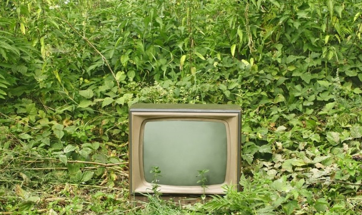 Kineskopiniai televizoriai yra pavojinga atlieka. Jais gali būti užteršta ne tik gamta, tačiau ir būti pakenkta žmogaus sveikatai
