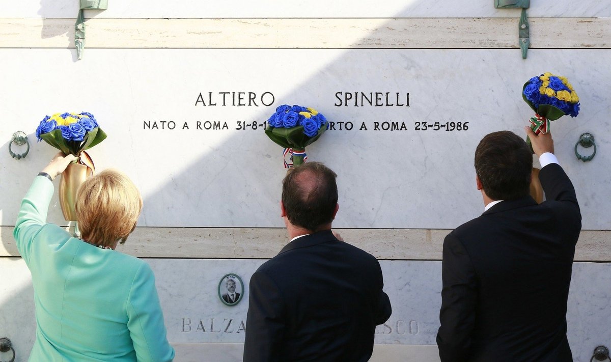 Matteo Renzi, Angela Merkel ir Francois Hollande'as prie Altiero Spinelli kapo